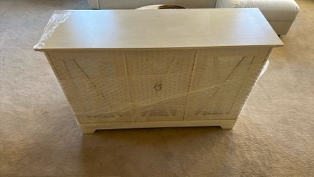 Accent cabinet