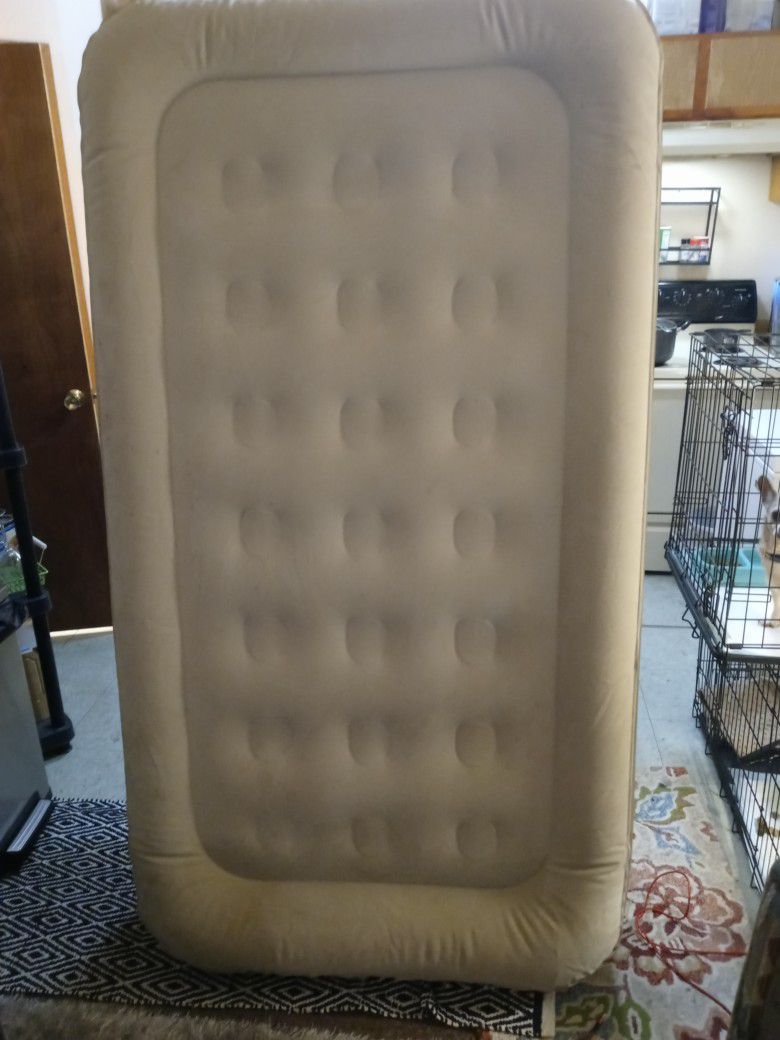 Twin size air mattress with brand new pump