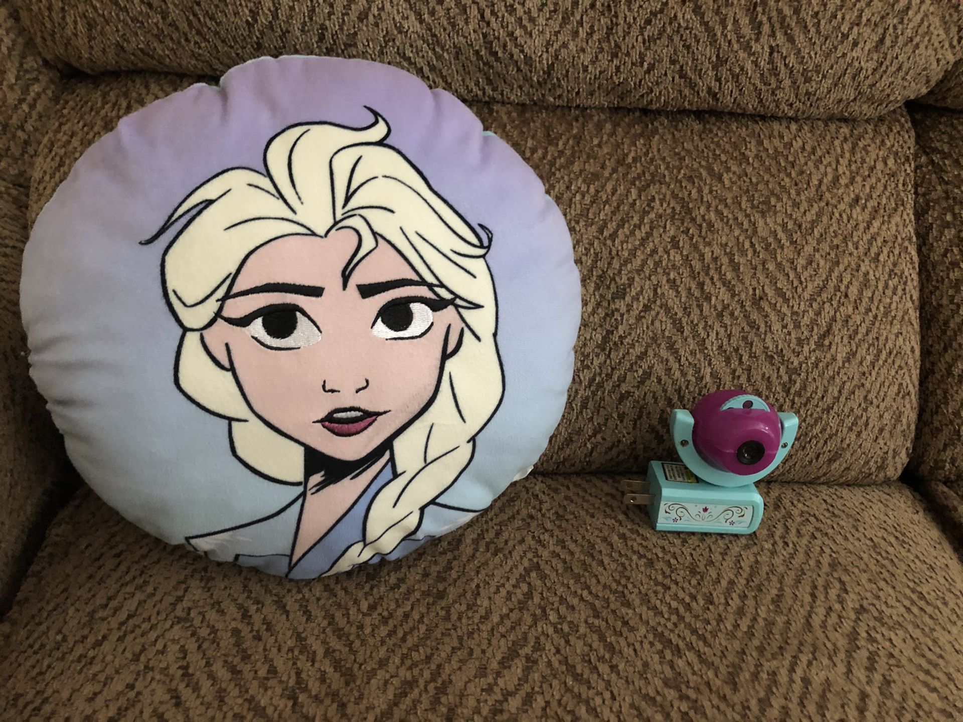 Projectable Frozen LED 6-Image Night Light with Frozen Elsa pillow