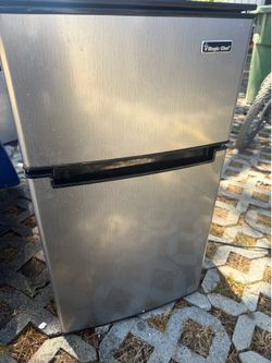 Small refrigerator in good condition