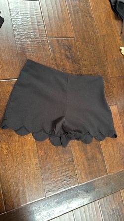 Black High-Waist Scallop Hem Shorts