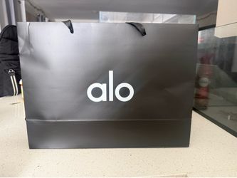 Alo gift bag