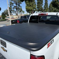 REALTRUCK UNDERCOVER SE ONE PIECE TONNEAU COVER