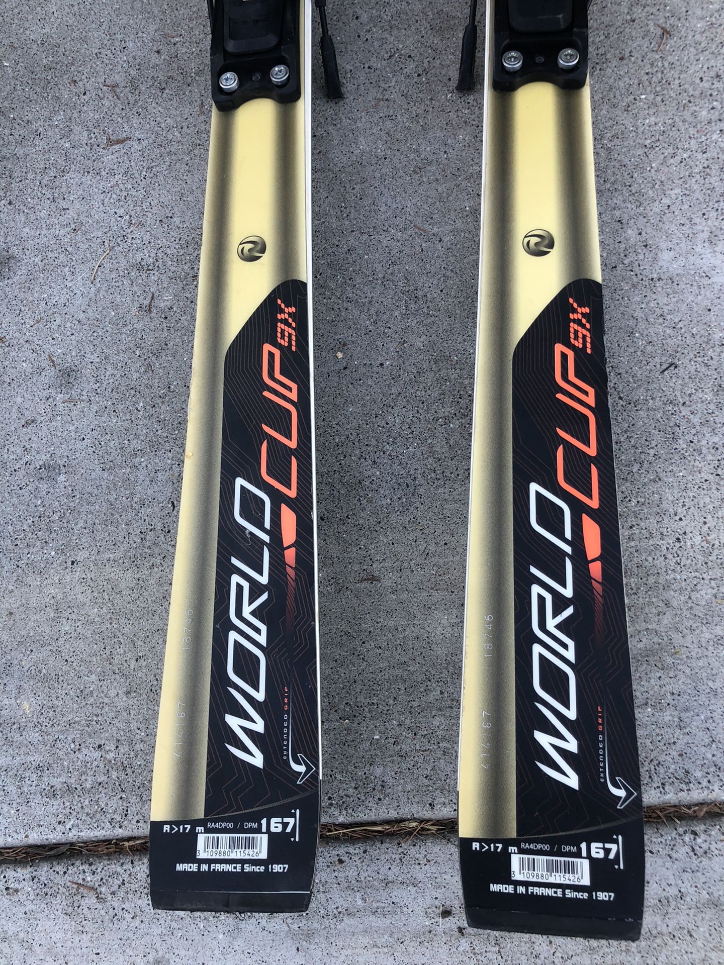 Rossignol skies