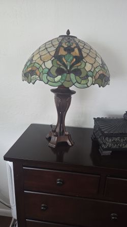 Tiffany Style Stained Glass Table Lamp – Green & Cream Floral Design
