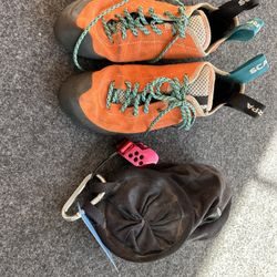 Women’s 8 1/2 rock climbing shoe - with chalk bag and