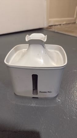 Pet drinking fountain