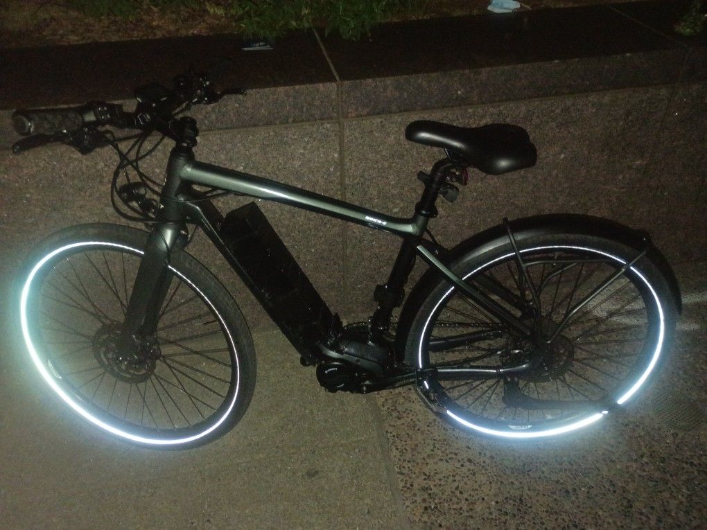 Giant Quick E E Bike, WAS 800, NOW 500!! MUST SELL ASAP!!!