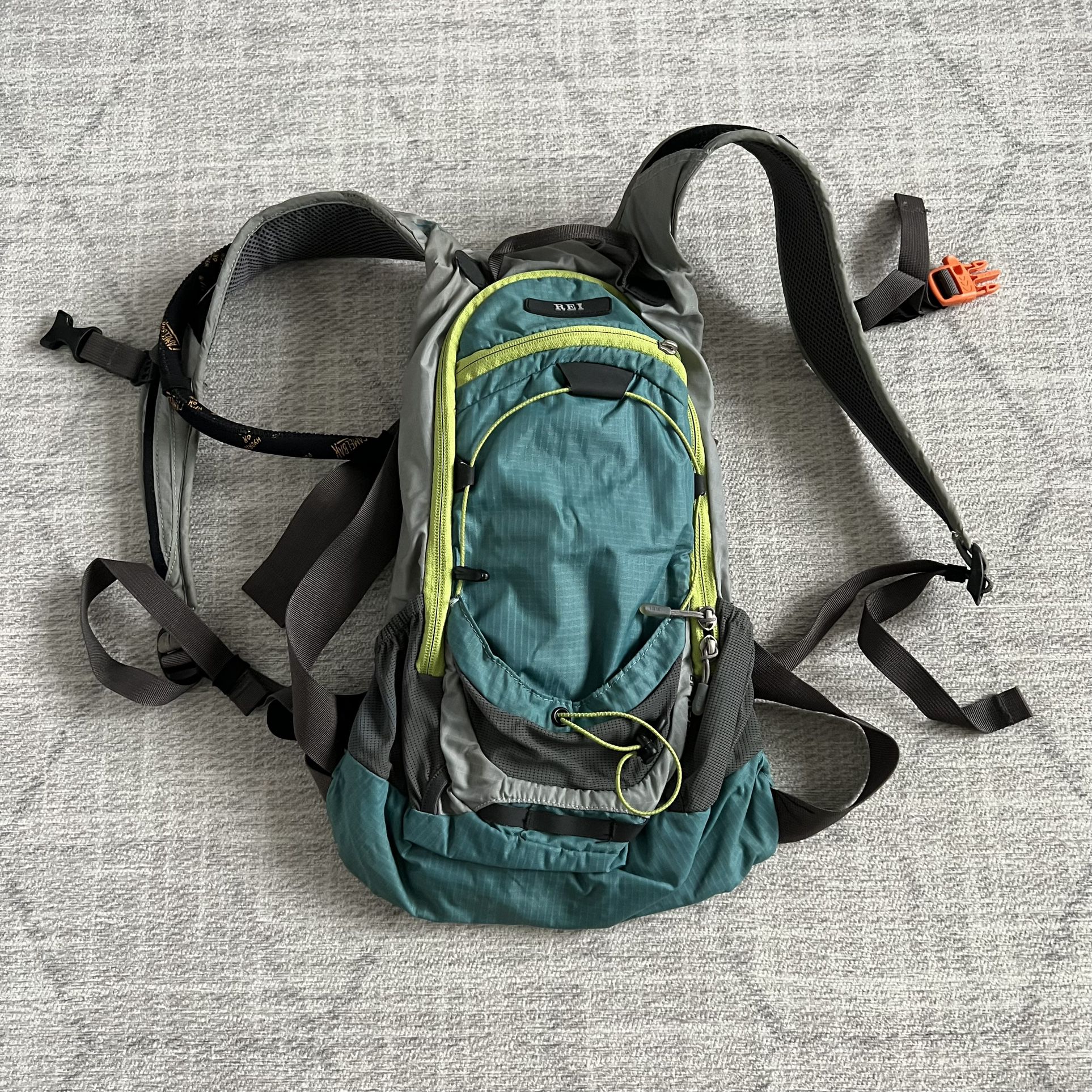REI Stoke 19 Teal Green Camping Hiking Backpacking Hydration Bag w/ 50oz Bladder