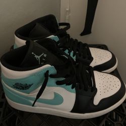Jordan 1 Mid Tropical Twist Igloo