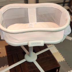 For Sale: HALO Bassinest Swivel Sleeper