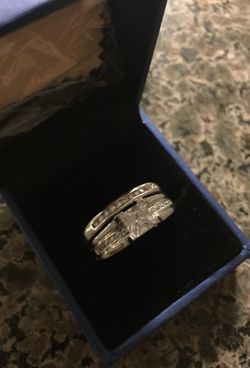 18k white gold ring over solid silver wedding 👰 or engagement