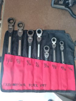 CRAFTSMAN RATCHETING SWIVEL BOX WRENCHES AND OPEN END. ( MISSING 1/4" WRENCH) . NEW.