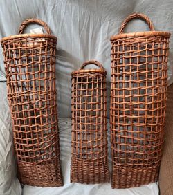 3 Rattan hanging baskets