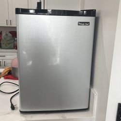 Magic Chef Mini Fridge 