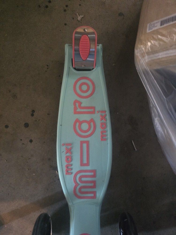 Micro Kickboard Maxi Deluxe Mint Scooter