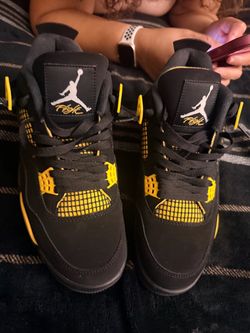 Air Jordan 4 Thunder Black Yellow Sneakers
