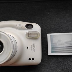 Instax mini 11 Polaroid camera. Works awesome 😎