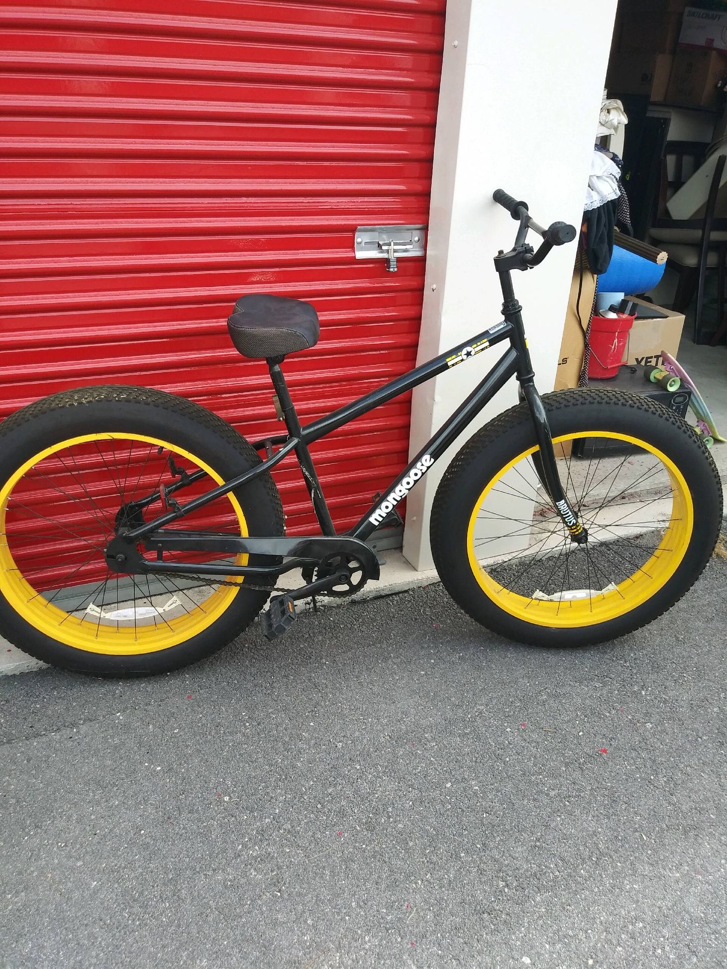 Mongoose Brutus mountain bike fat tire 26