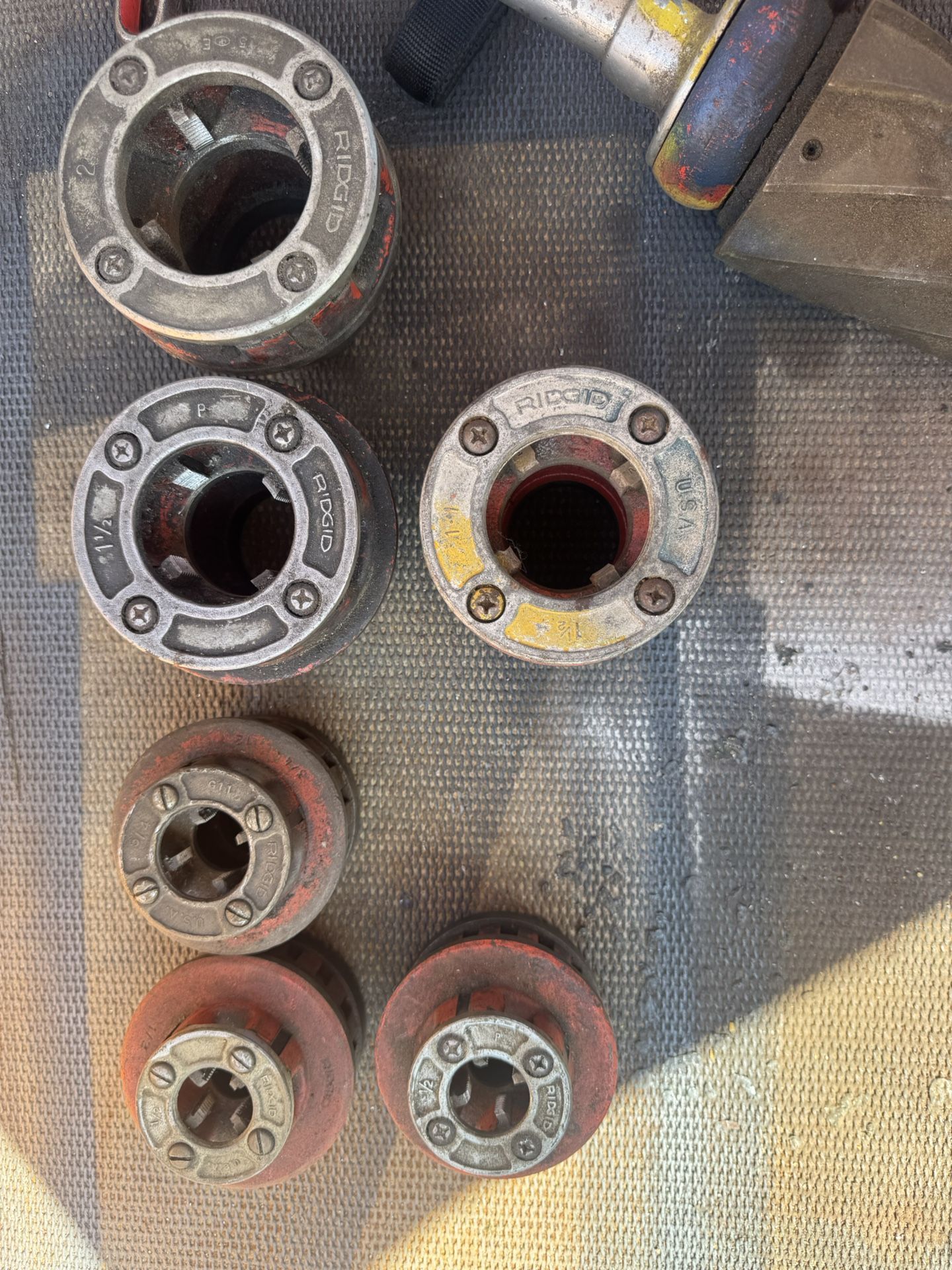 Rigid Pipe Treader Dyes