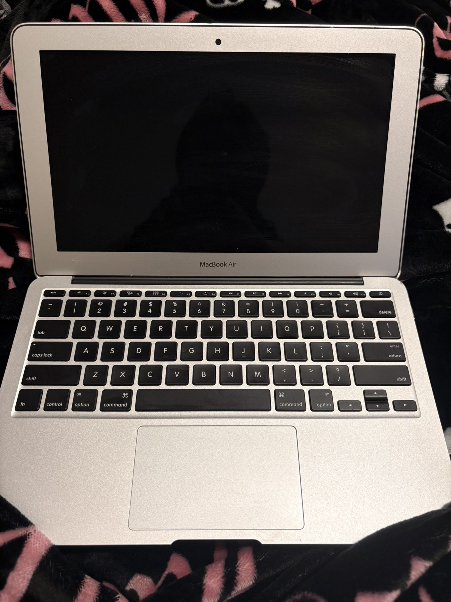 Apple macbook air 11inch (2015)