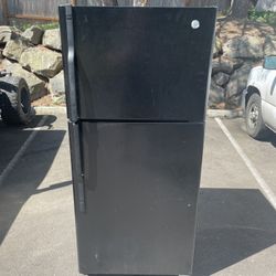 GE Refrigerator 