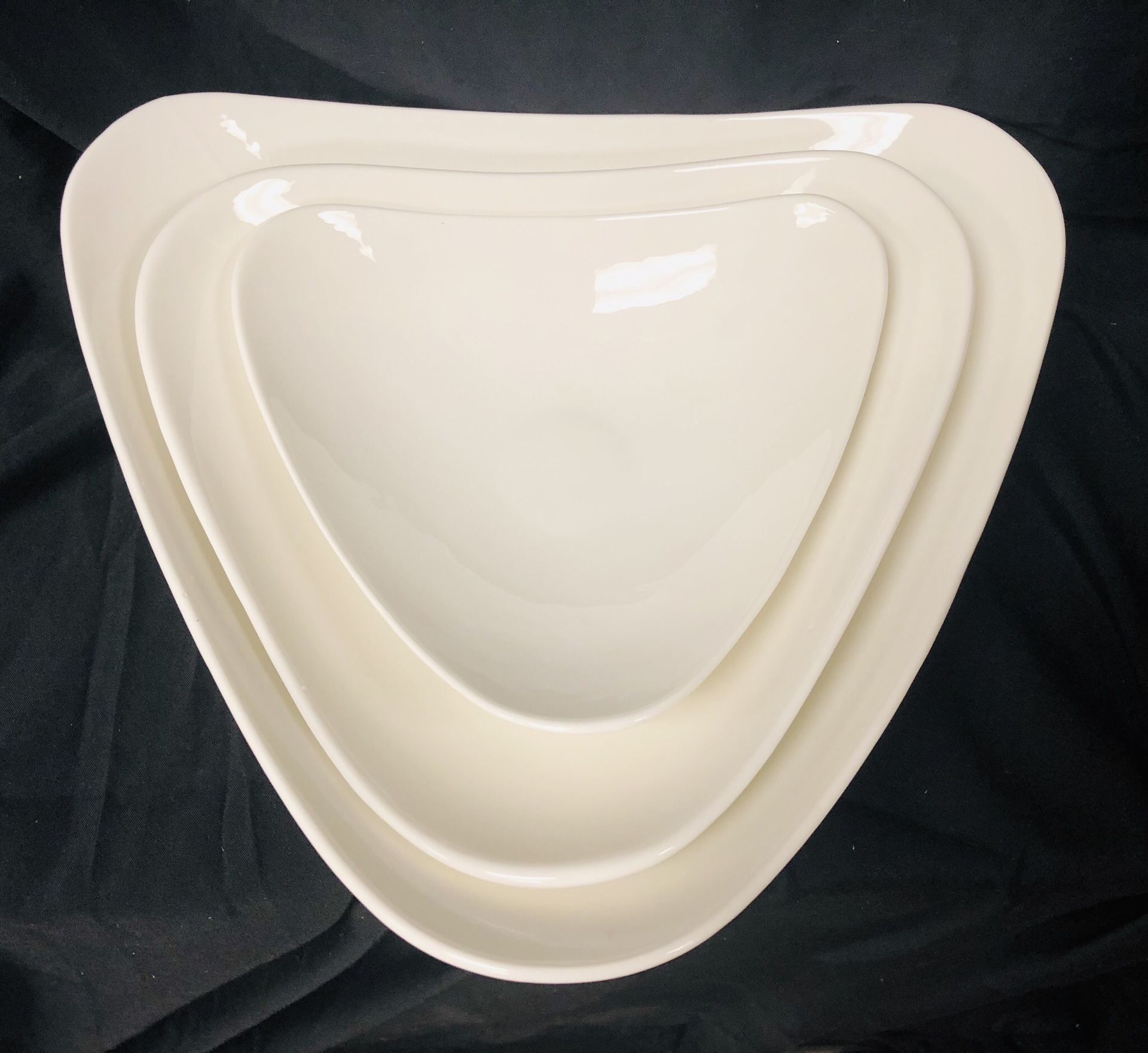 Dowan Triangular Porcelain Serving Plates/Bowls - Fine Porcelain - Set of 3 - 8”, 10” & 12” - Brand New in Box