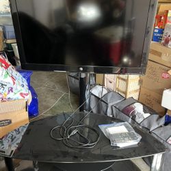 Westinghouse used TV with mount included (this is not a smart tv) 24 x 39 see pictures measured 