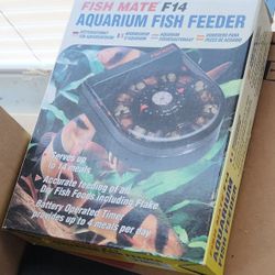 AQUARIUM FISH FEEDER
