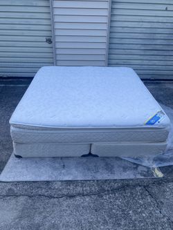 King Pillowtop Serta Bed (Delivery Available!)