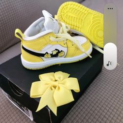 Nike Air Jordan 1 Mid TD 'Rose Patch-Dynamic Yellow size 6c In good Condition $40  Pick Up Only