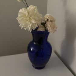 Beautiful Navy Blue Glass Vase With Flowers 