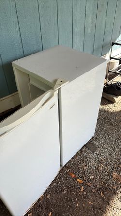 Mini fridge
