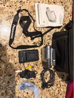 Panasonic Pv-dv103d Recorder Camcorder Mini Dv Batteries, Cables, bag