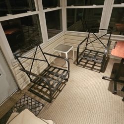 Metal Frame Patio / Outdoor Chairs (2)