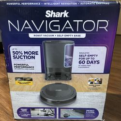 Shark Navigator Robot Vacuum + Self-Empty Base 
