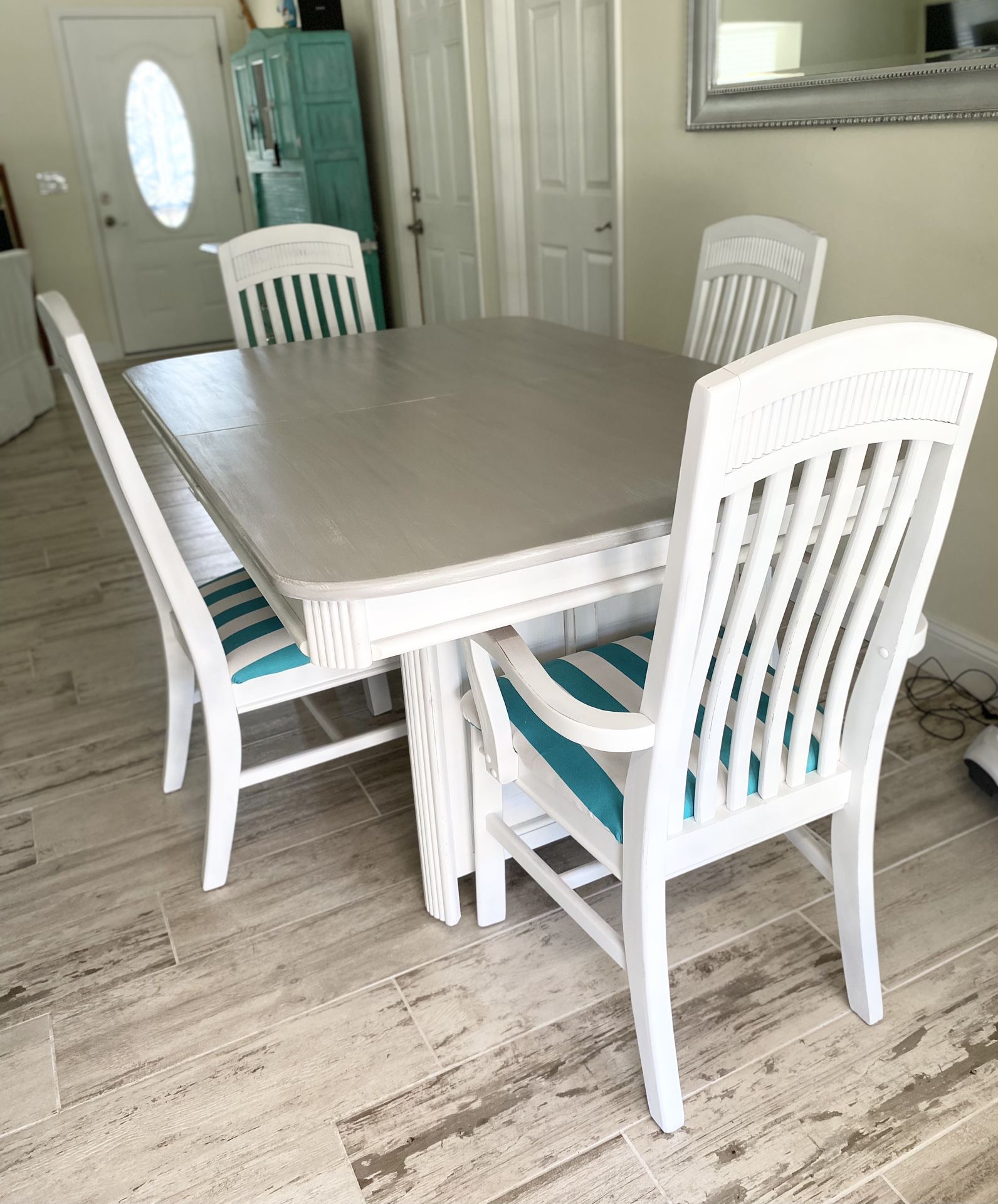 Beach Dining Table And Chairs Grey  42x 62 Distressed Top 