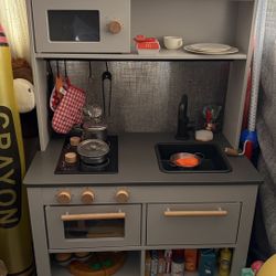Toy Kitchen 