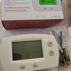 Honeywell TH5220D1029 Focuspro 5000 Non-Programmable Thermostat for Sale in  Palm Springs, FL - OfferUp