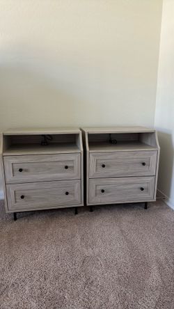 TARGET NIGHTSTAND SET (Smoke/pet free)