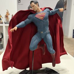 DC Collectibles Superman Batman Vs Superman 1:6 Resin Statue