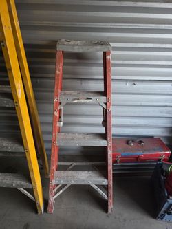 Fiberglass Ladder 4'