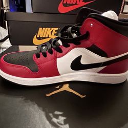 Air Jordan one mid  9 1/2