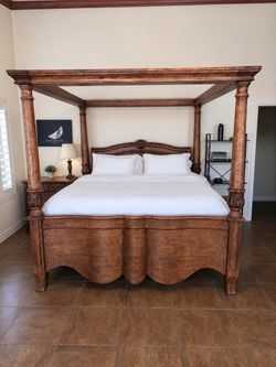 Solid Wood California King Bedroom Set – 5 Pieces – Excellent Condition
