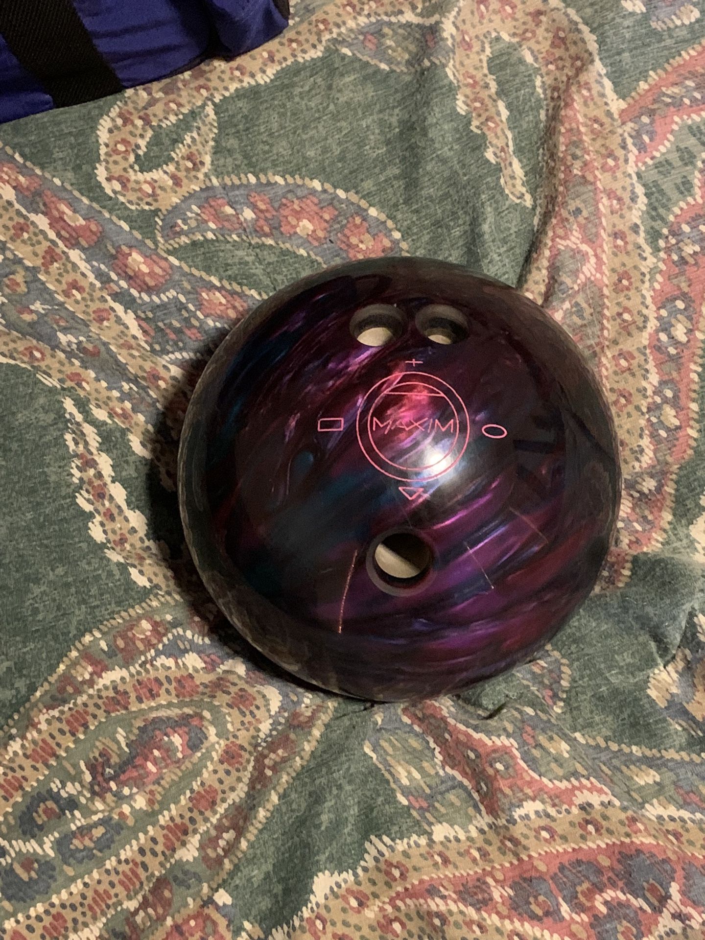 Ebonite Maxim Peek-A-Boo Berry Bowling Ball
