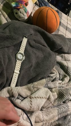 Geneva Platinum fashion watch