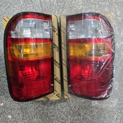 Toyota Hilux Tail Lights – OEM Left & Right Pair / Stop Originales Toyota Hilux – Izquierdo y Derecho