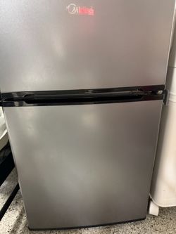 Midea 3.1 cu ft  mini fridge