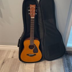 Yamaha Acoustic Guitar 