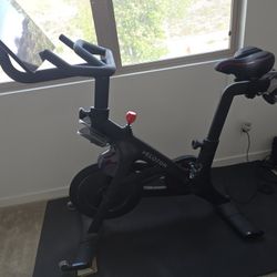Peloton Pus Bike